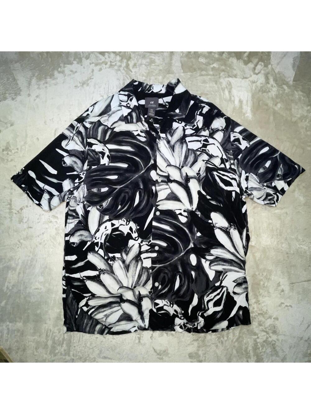 H&M Men’s Camp Collared Button Up Short Sleeve Shirt Black/White Sz M